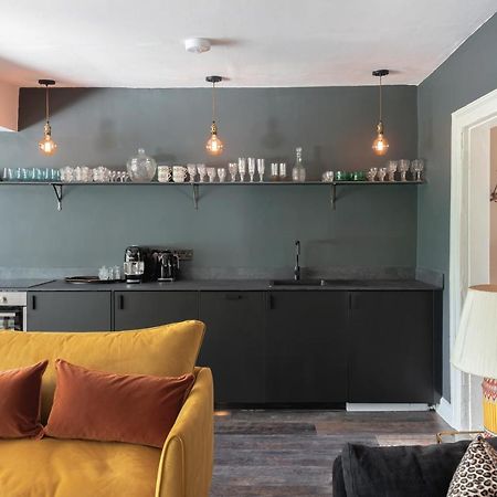 Central Apartment With Private Parking Bath Buitenkant foto