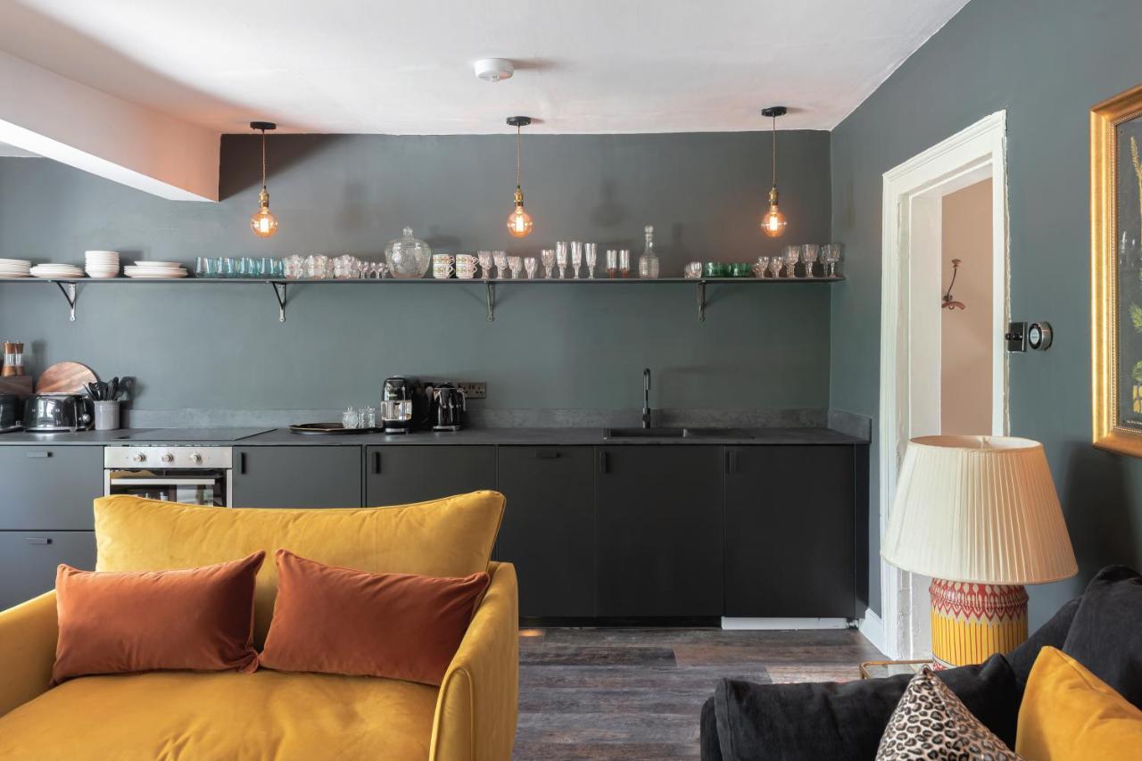 Central Apartment With Private Parking Bath Buitenkant foto