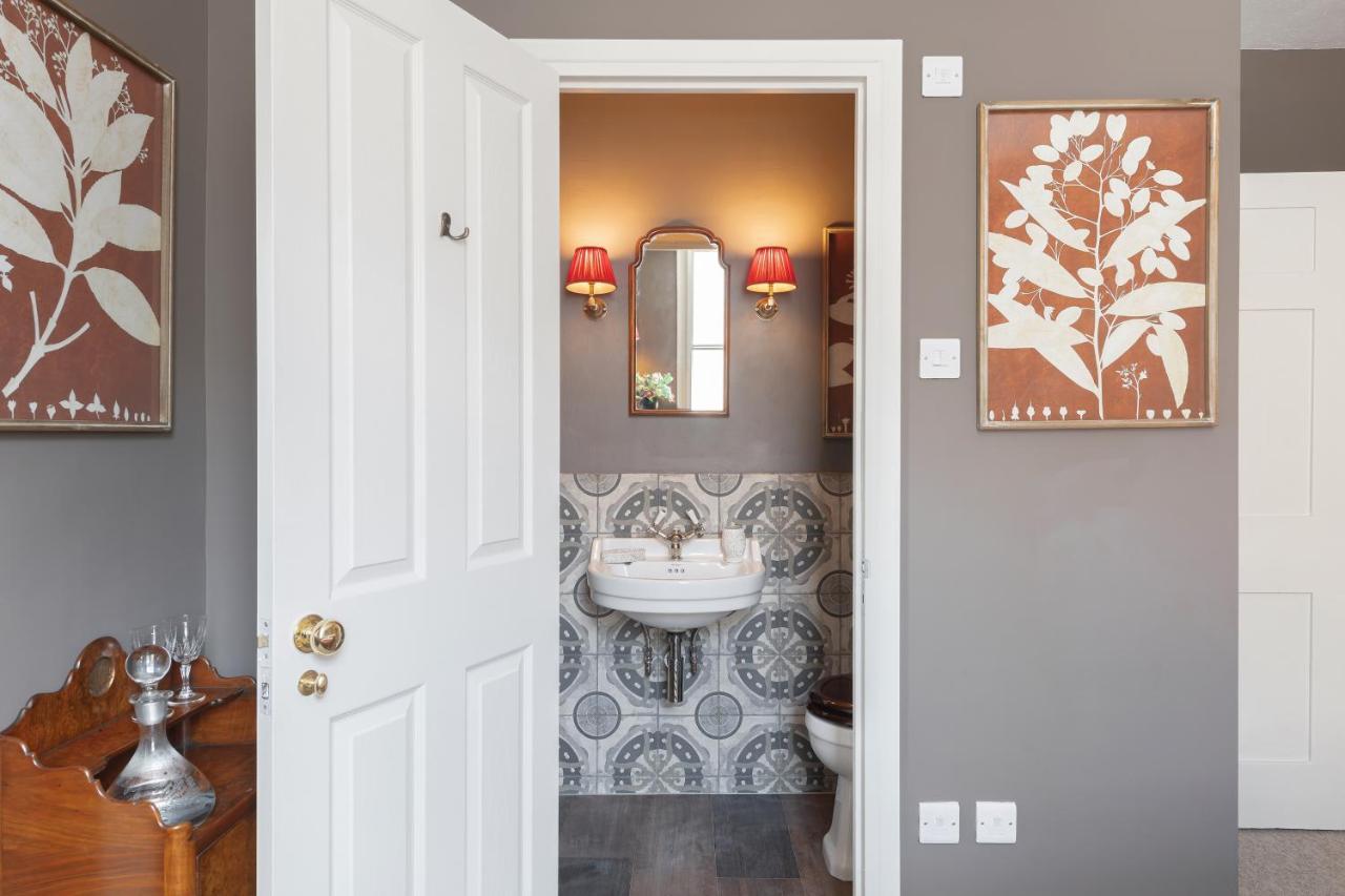 Central Apartment With Private Parking Bath Buitenkant foto