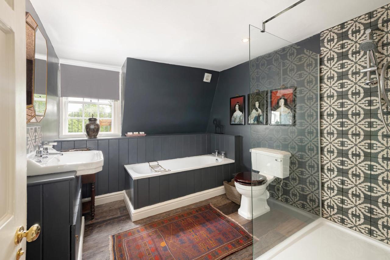 Central Apartment With Private Parking Bath Buitenkant foto